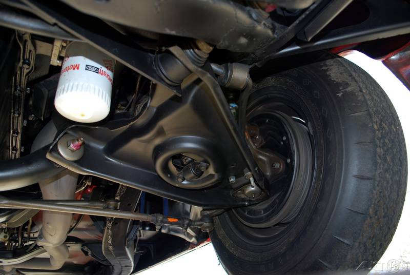 Toward top, a Donahue style cross-brace (similar to Ford OE)